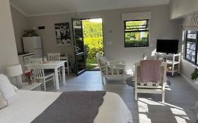 Two Vines Romantic Guest Studio